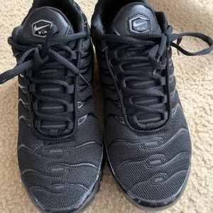 MESSAGE ME BEFORE BUYING black Nike air max plus